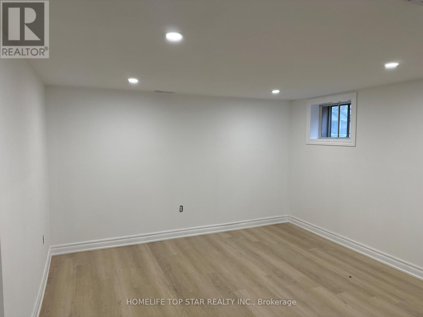 BACHELOR - 38 CARTIER CRESCENT, Richmond Hill, Ontario