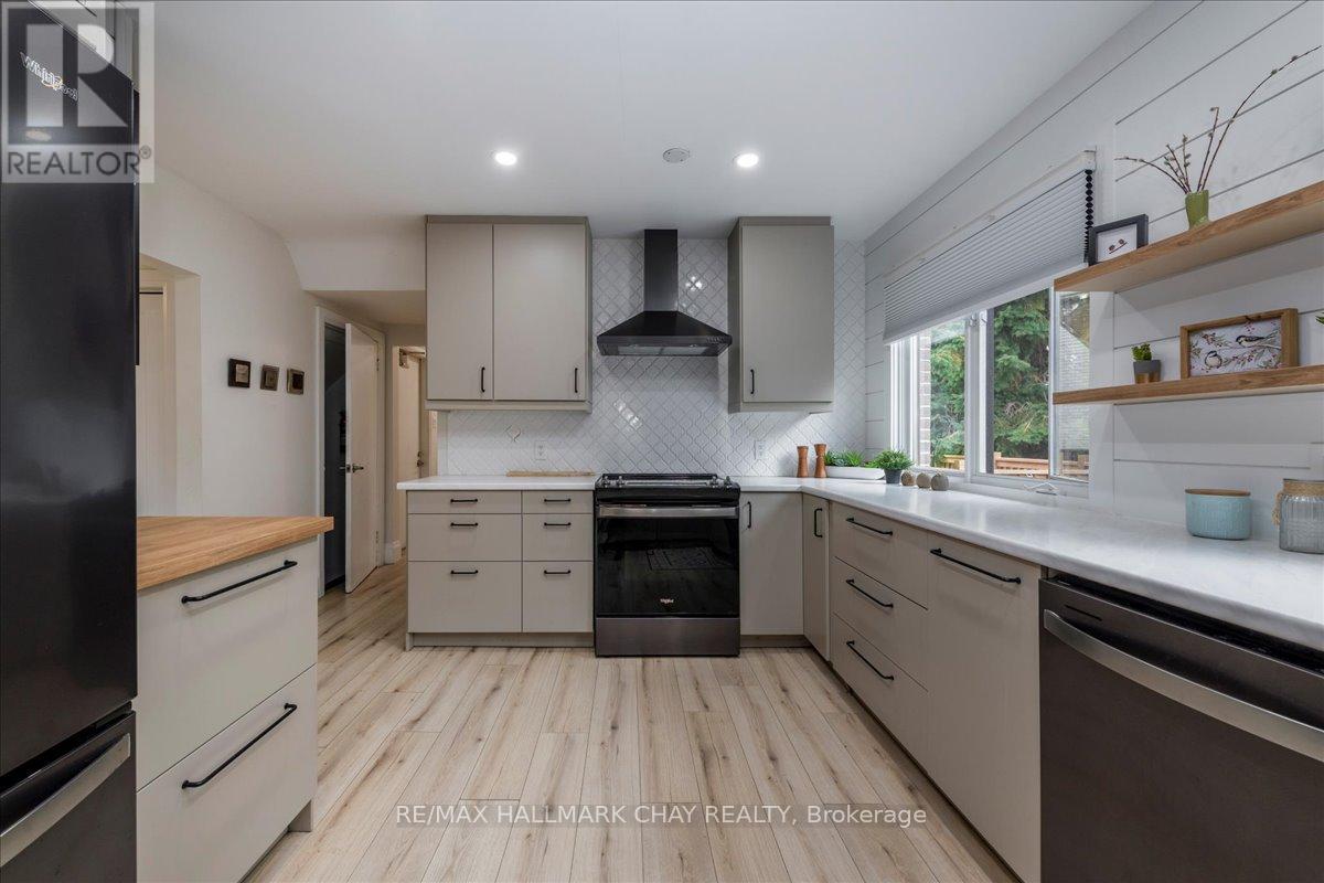 56 Marshall Street, Barrie, Ontario  L4N 3S7 - Photo 15 - S12424623