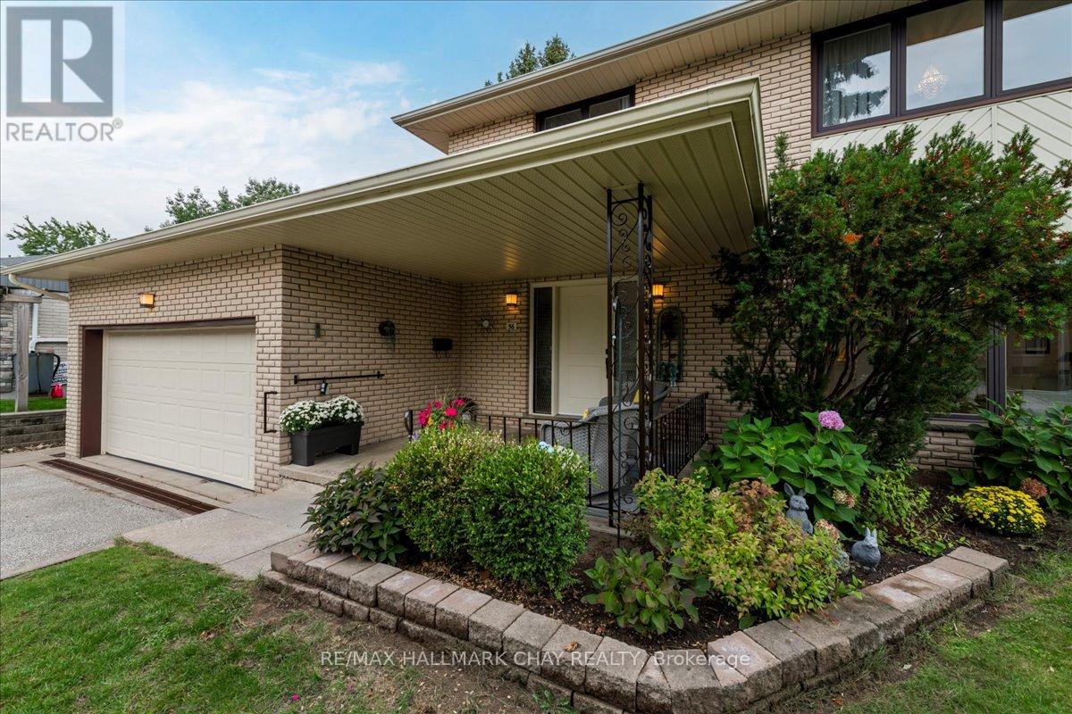 56 Marshall Street, Barrie, Ontario  L4N 3S7 - Photo 2 - S12424623