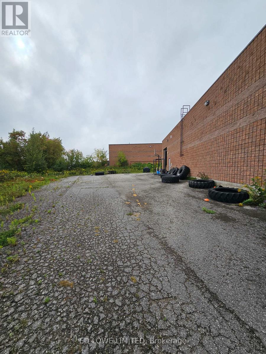 349 Huronia Road, Barrie, Ontario  L4N 8Z1 - Photo 3 - S12424629