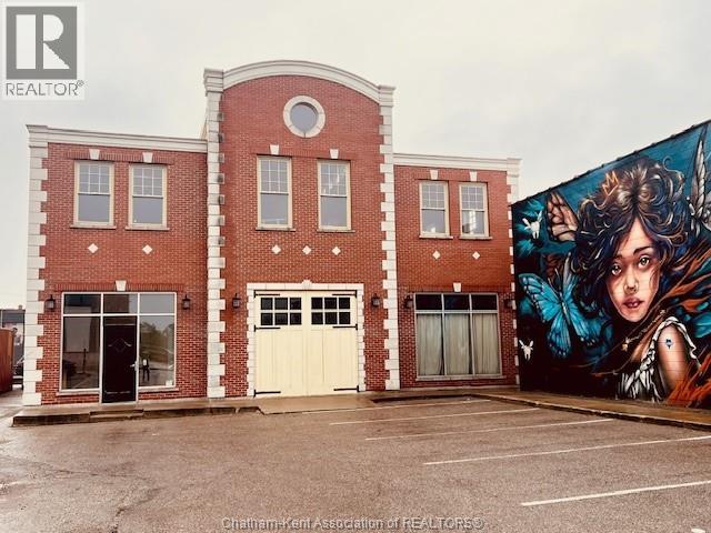 MLS# 25024376: 44 Fourth STREET, Chatham, Canada