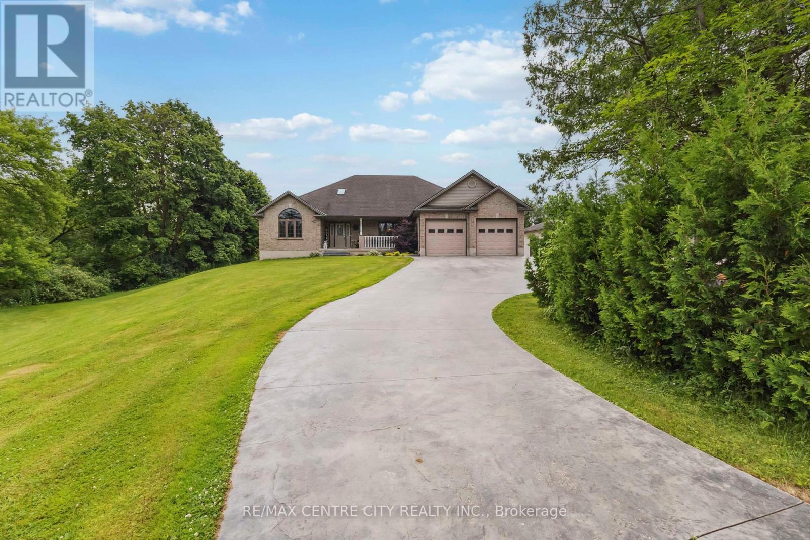 1839 Parkhurst Avenue, London East, Ontario  N5V 2C4 - Photo 2 - X12424726