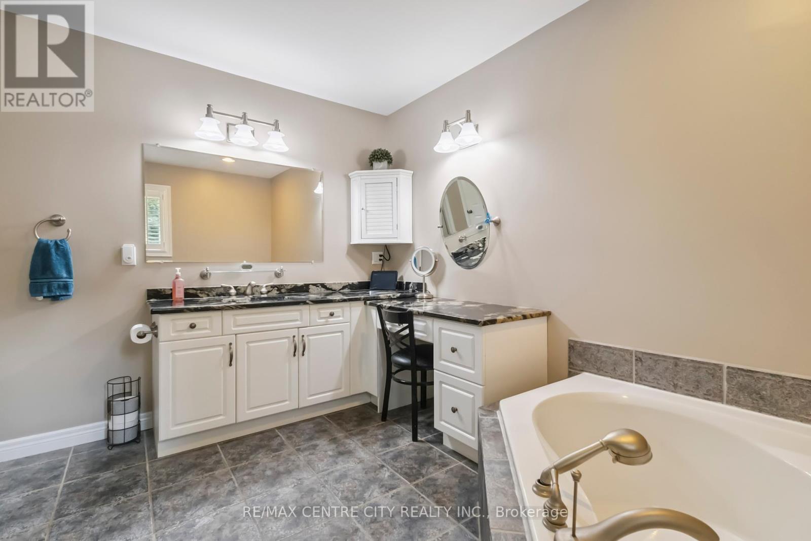 1839 Parkhurst Avenue, London East, Ontario  N5V 2C4 - Photo 22 - X12424726