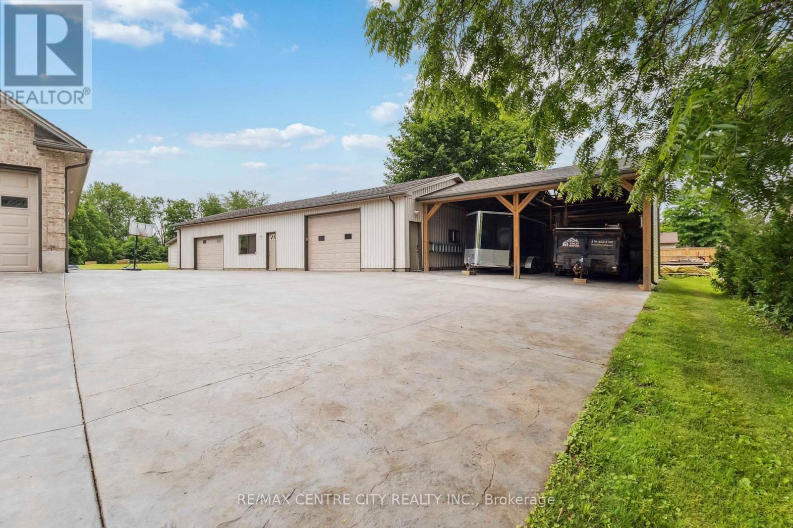 1839 Parkhurst Avenue, London East, Ontario  N5V 2C4 - Photo 3 - X12424726