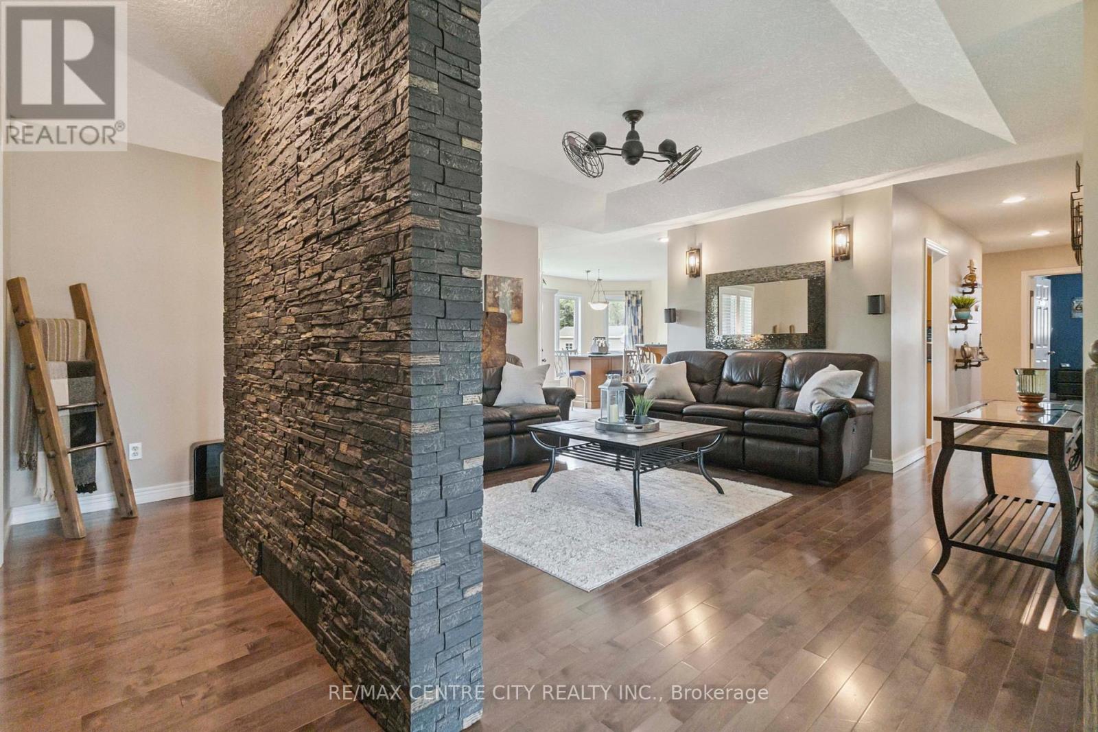 1839 Parkhurst Avenue, London East, Ontario  N5V 2C4 - Photo 4 - X12424726