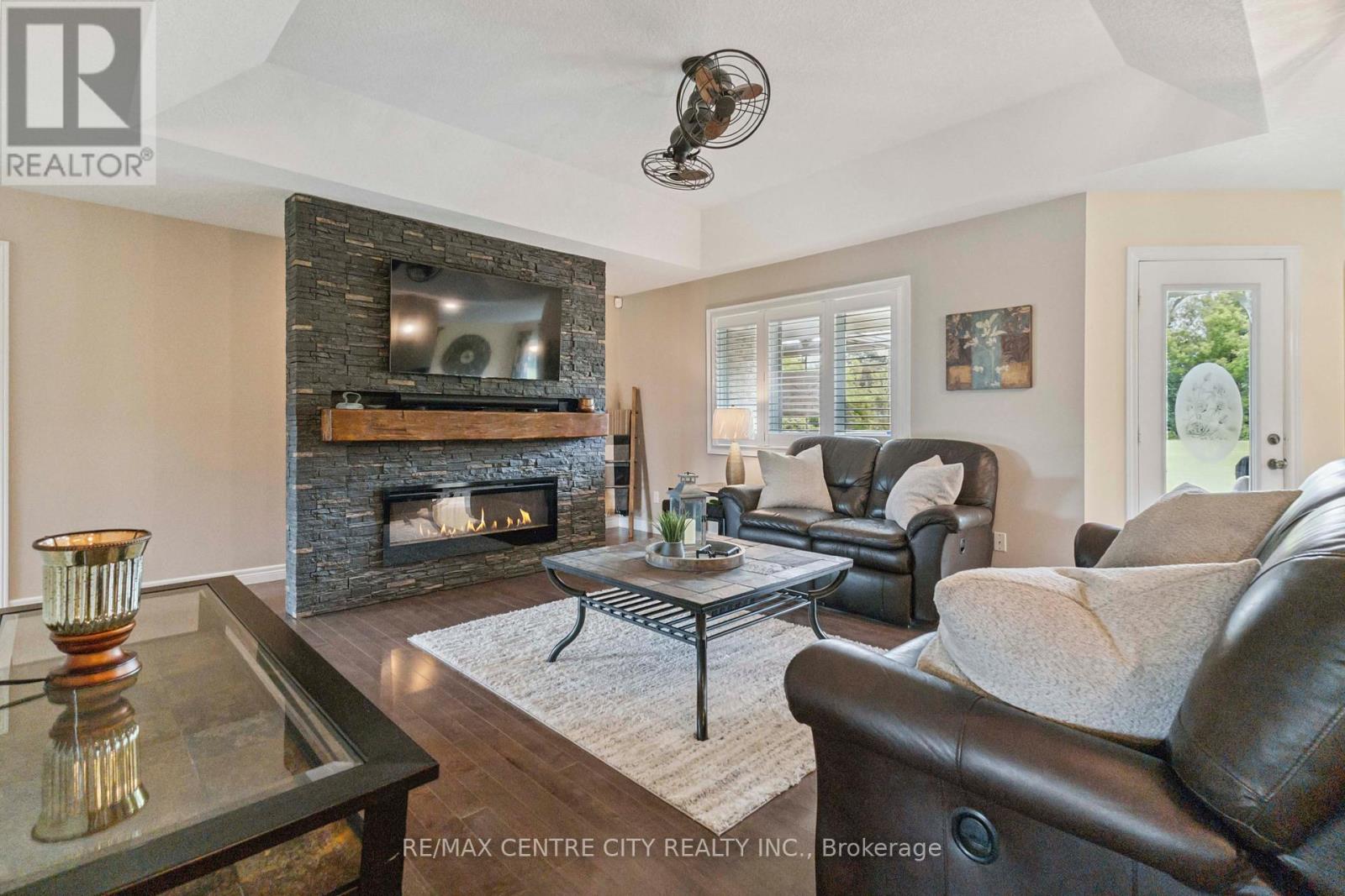 1839 Parkhurst Avenue, London East, Ontario  N5V 2C4 - Photo 5 - X12424726