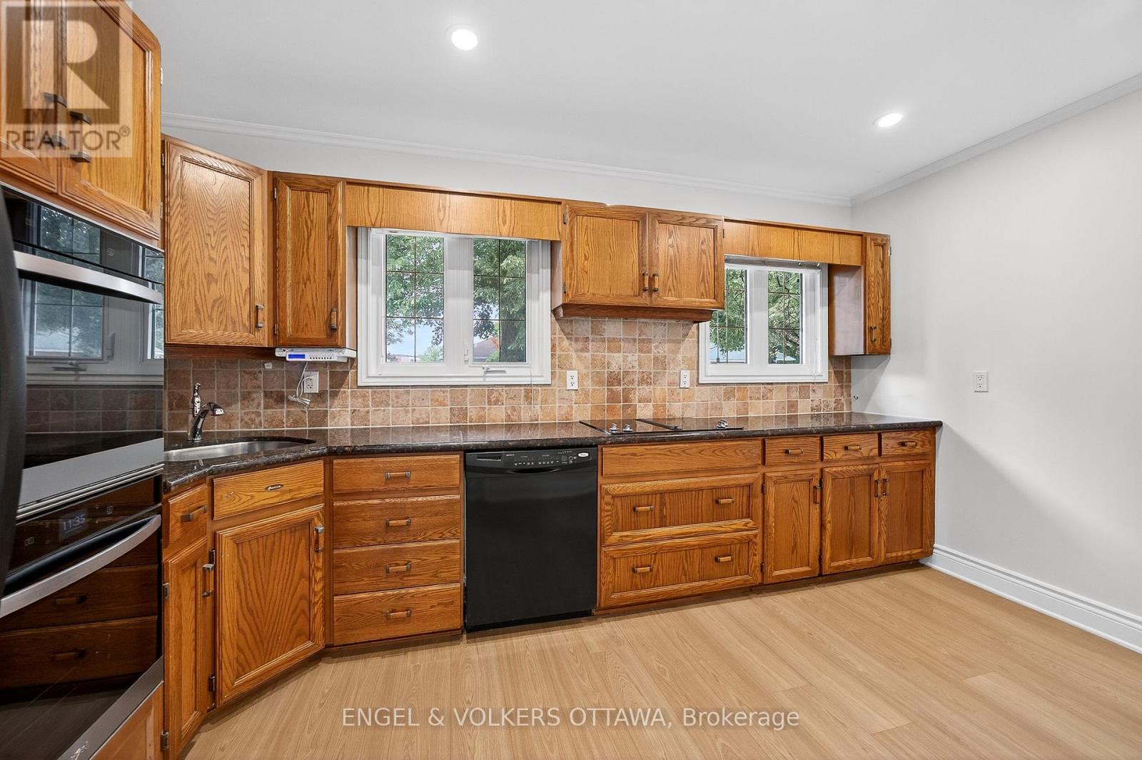 723 Halstead Street, Ottawa, Ontario  K1G 1M5 - Photo 12 - X12424729