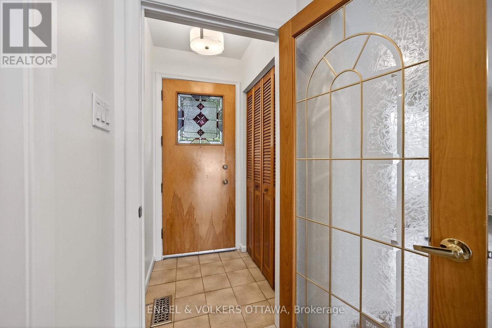 723 Halstead Street, Ottawa, Ontario  K1G 1M5 - Photo 5 - X12424729