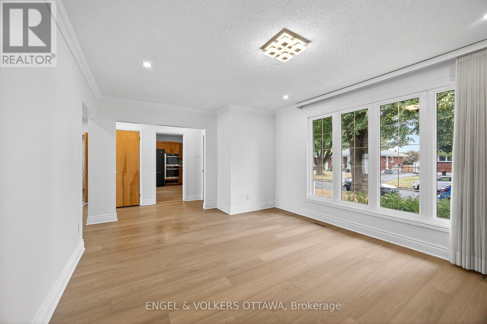 723 Halstead Street, Ottawa, Ontario  K1G 1M5 - Photo 8 - X12424729
