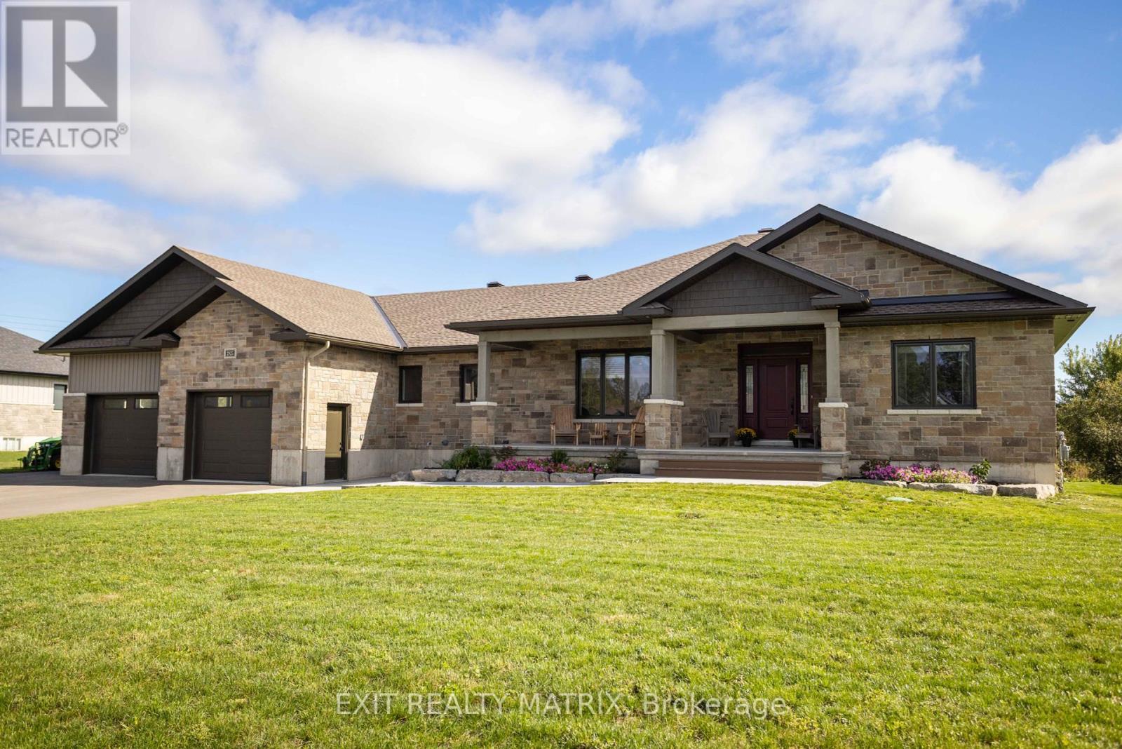 2825 Eldo Street, Ottawa, Ontario  K0A 2P0 - Photo 2 - X12424759