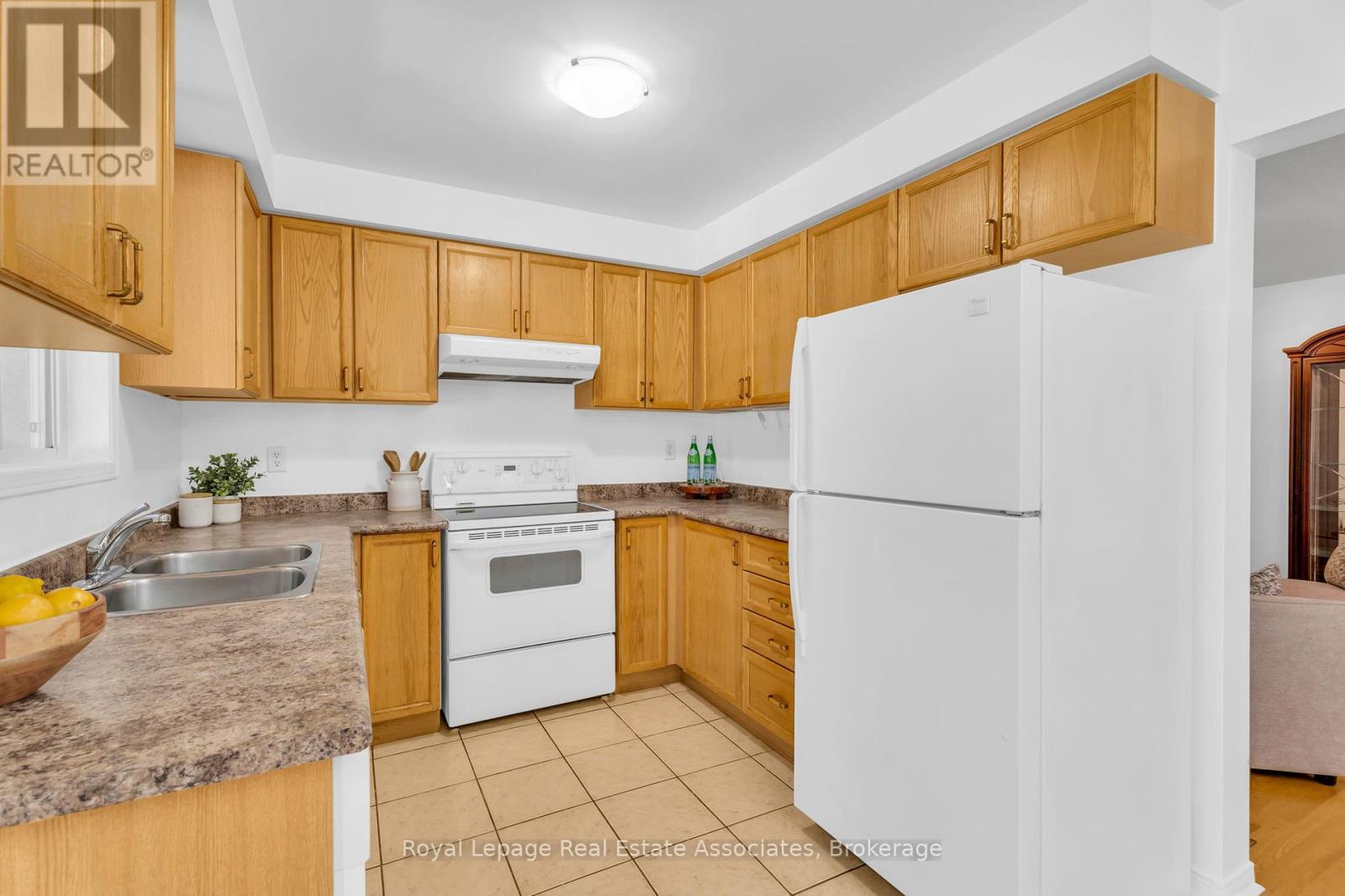 69 Lonestar Crescent, Brampton, Ontario  L7A 2J1 - Photo 13 - W12424597
