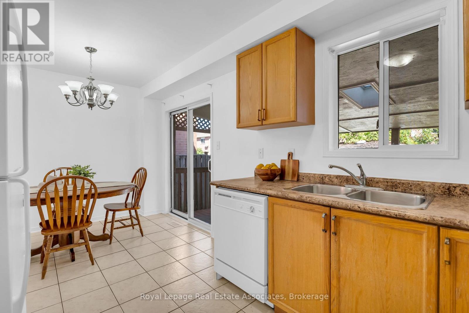 69 Lonestar Crescent, Brampton, Ontario  L7A 2J1 - Photo 15 - W12424597