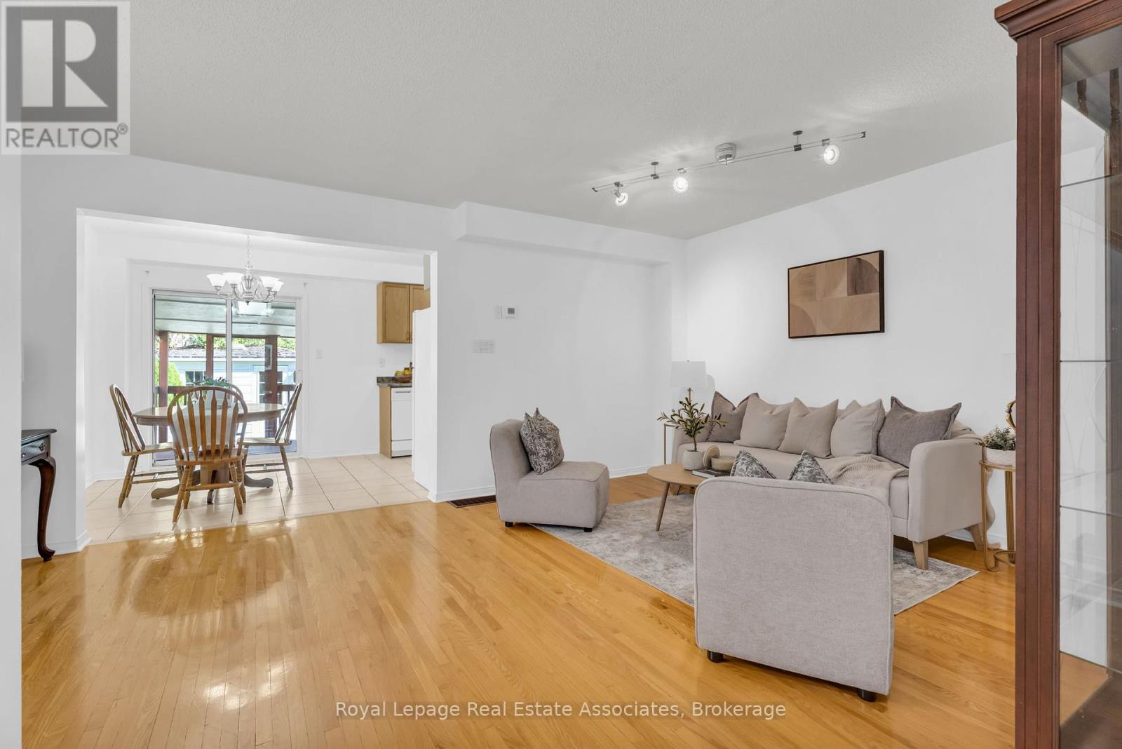 69 Lonestar Crescent, Brampton, Ontario  L7A 2J1 - Photo 6 - W12424597