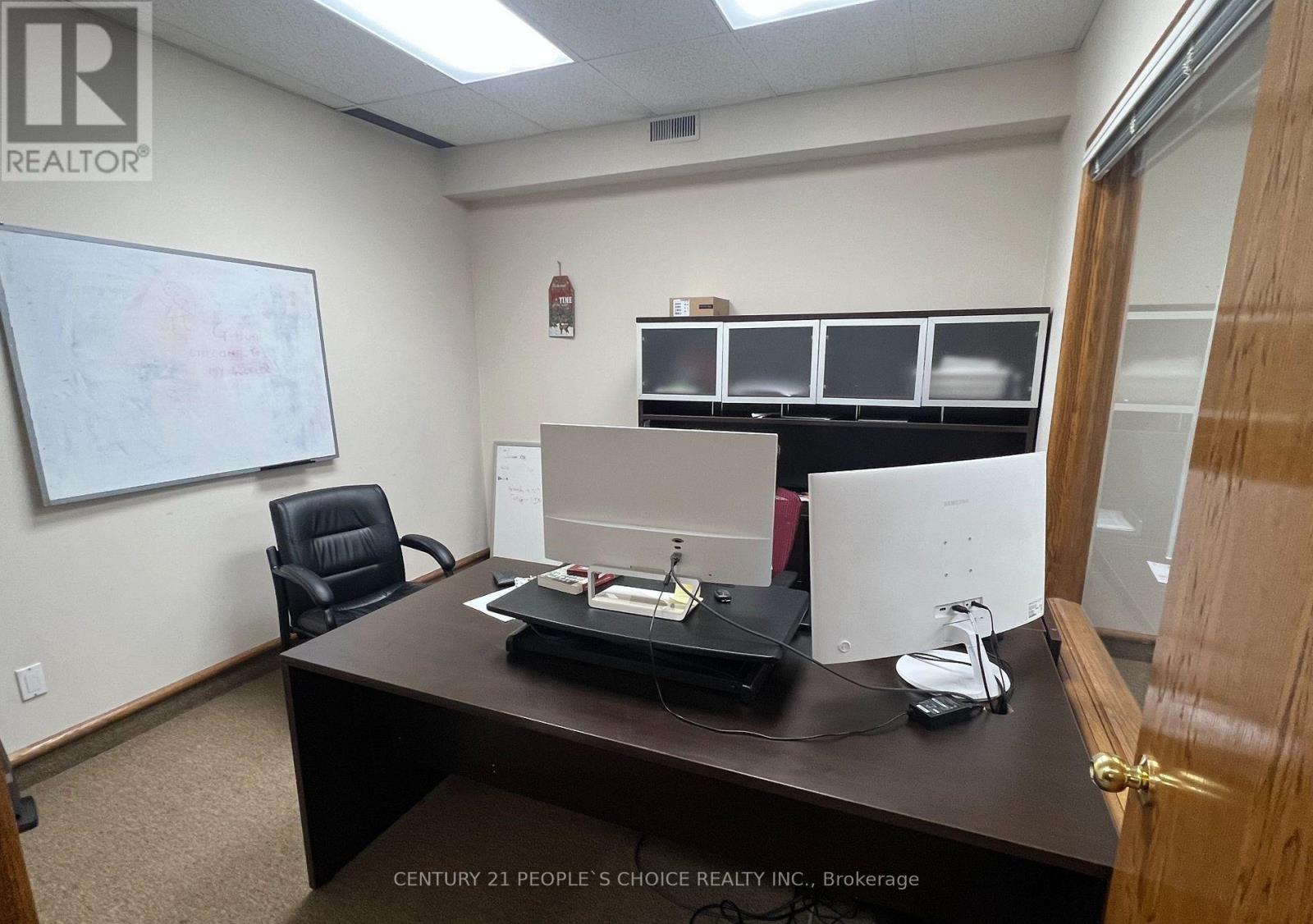 3 - 139 Devon Road, Brampton, Ontario  L6T 5L8 - Photo 5 - W12424634