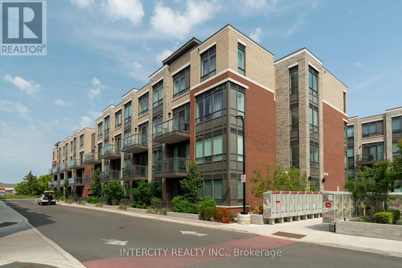 131 - 85 Attmar Drive, Brampton, Ontario  L6P 0Y6 - Photo 2 - W12424674