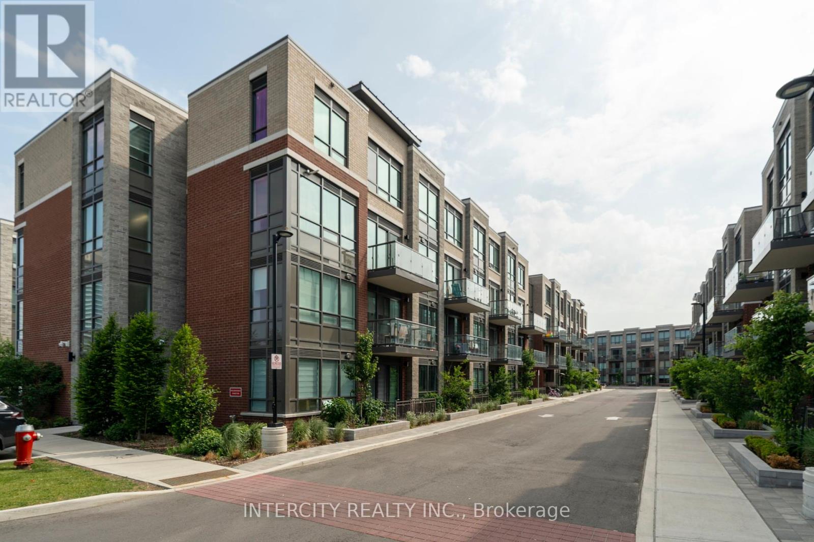 131 - 85 Attmar Drive, Brampton, Ontario  L6P 0Y6 - Photo 3 - W12424674