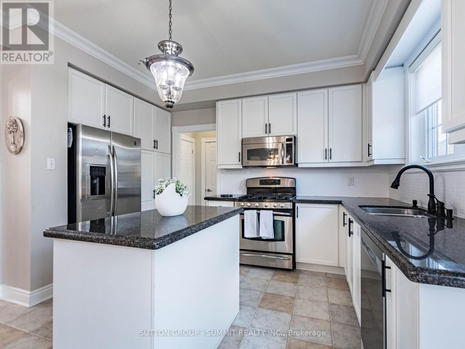 7123 Gillespie Lane, Mississauga, Ontario  L5W 1E8 - Photo 19 - W12424687