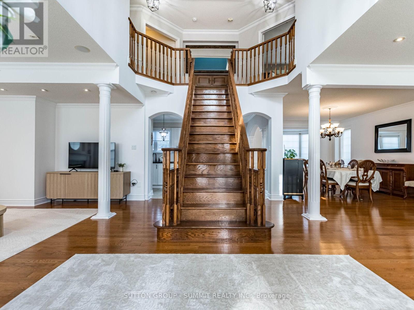 7123 Gillespie Lane, Mississauga, Ontario  L5W 1E8 - Photo 3 - W12424687