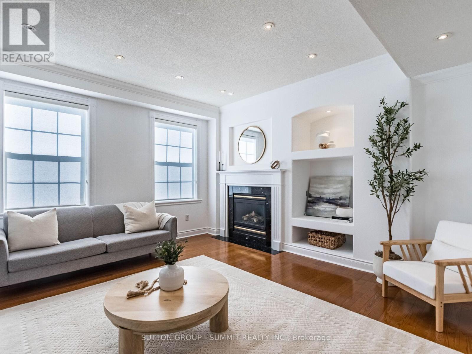 7123 Gillespie Lane, Mississauga, Ontario  L5W 1E8 - Photo 7 - W12424687
