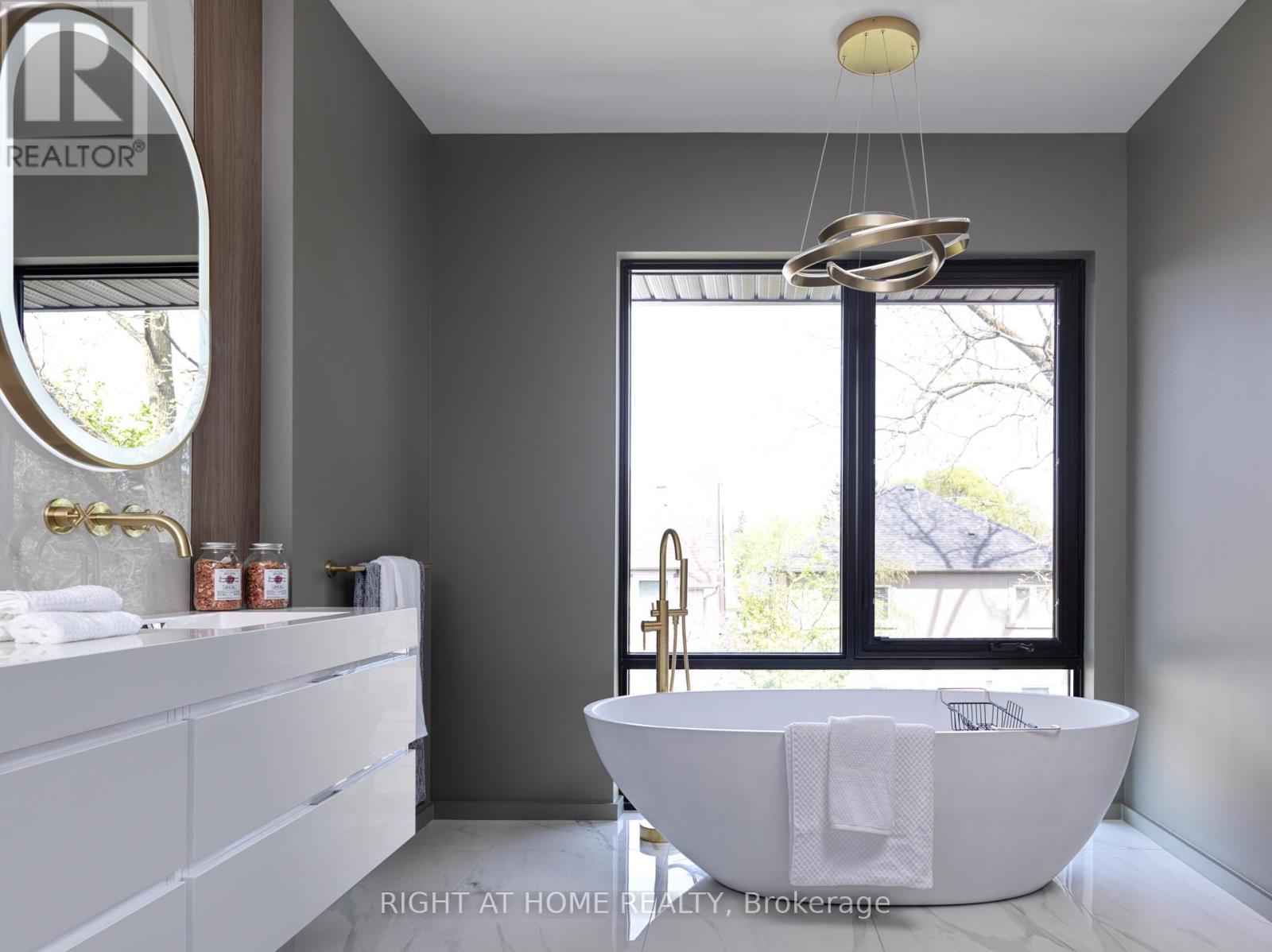 29 Walford Road, Toronto, Ontario  M8X 2P2 - Photo 24 - W12424694