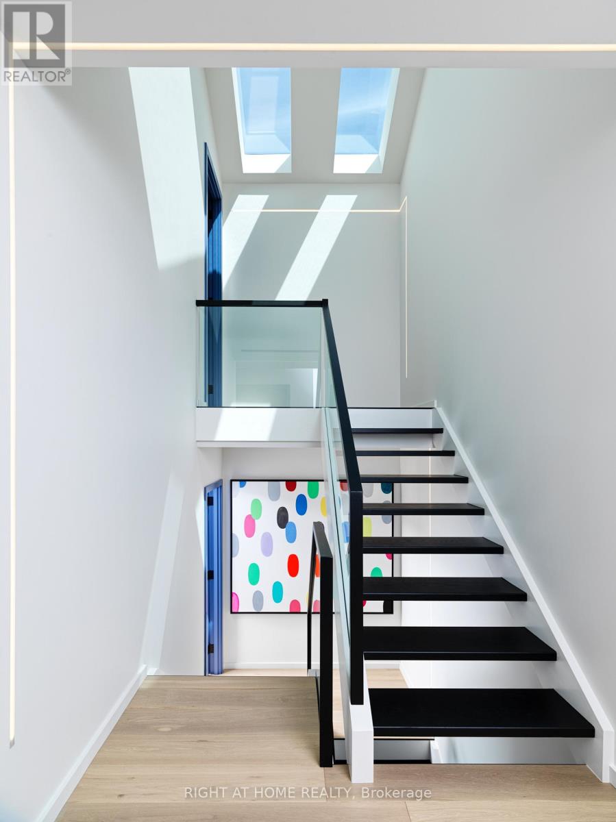 29 Walford Road, Toronto, Ontario  M8X 2P2 - Photo 9 - W12424694