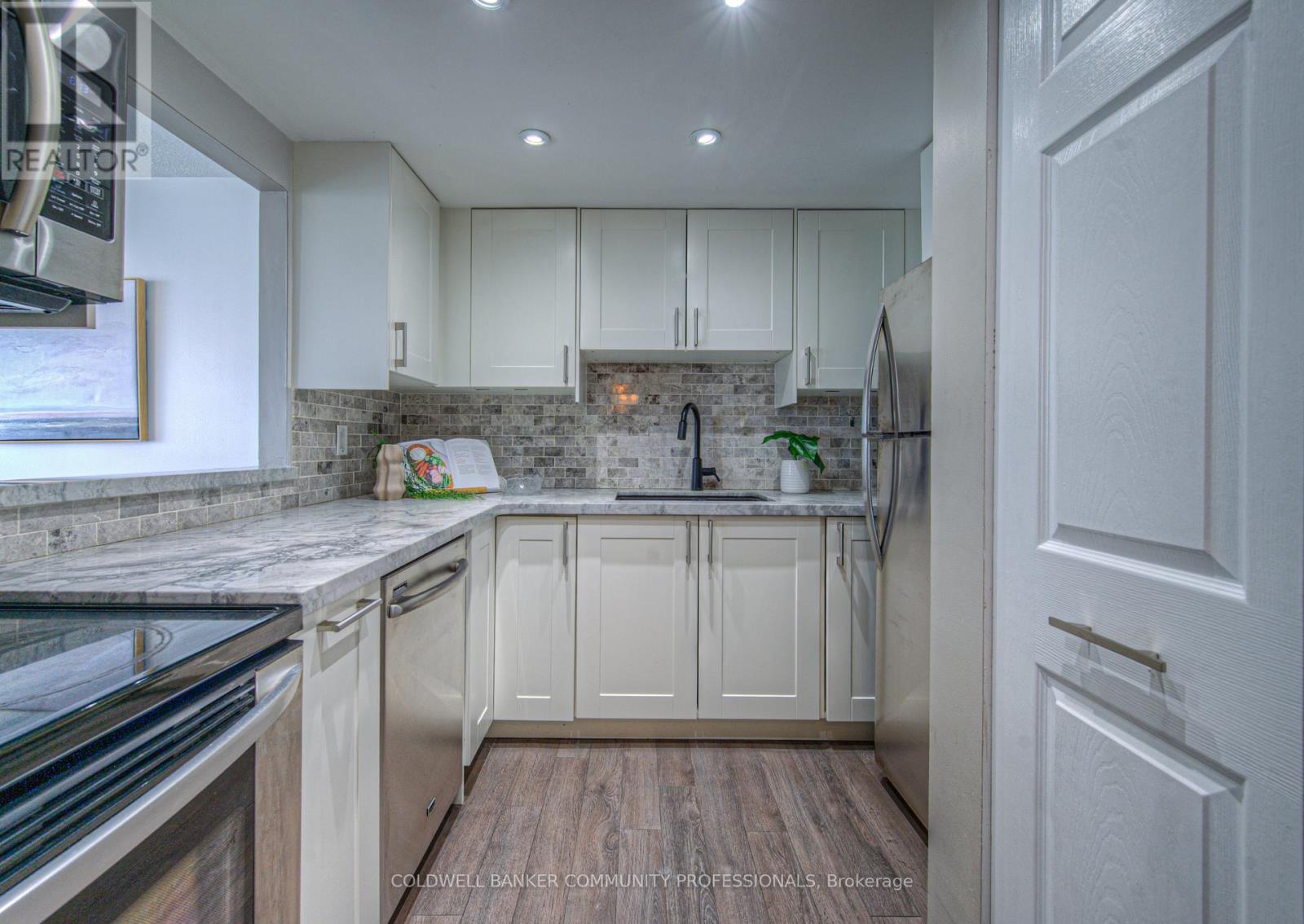 503 - 1225 North Shore Boulevard E, Burlington, Ontario  L7S 1Z6 - Photo 5 - W12424713