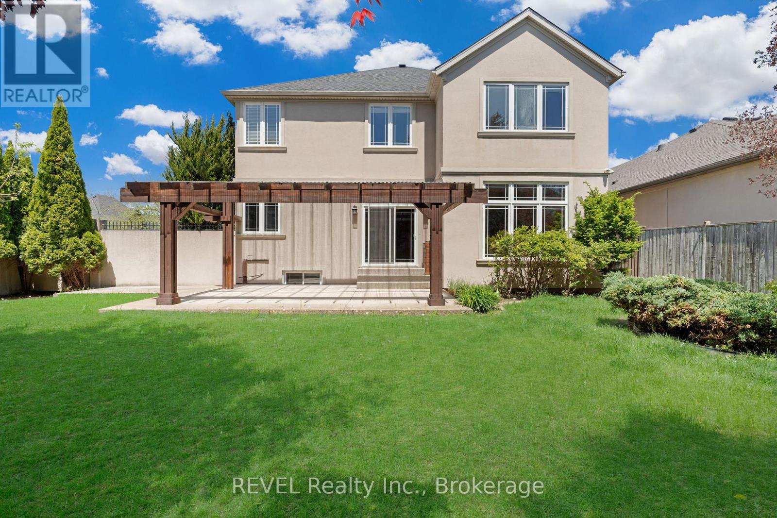 30 Maracay Way, St. Catharines, Ontario  L2W 1C4 - Photo 10 - X12424733