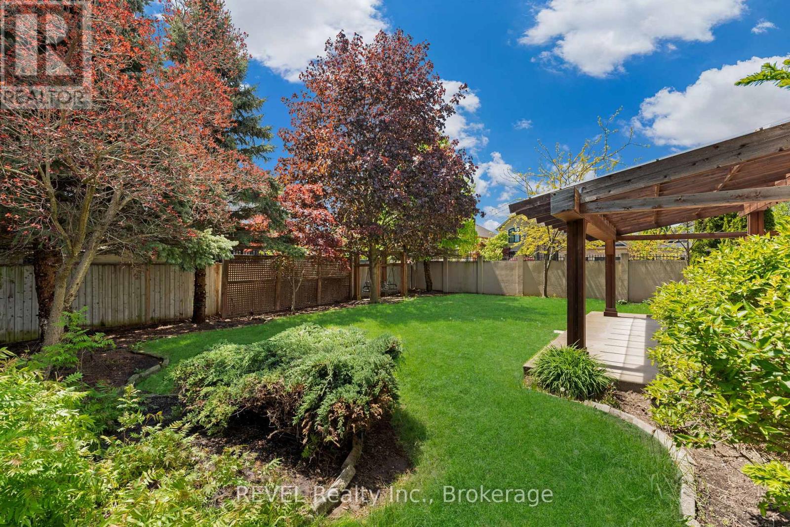 30 Maracay Way, St. Catharines, Ontario  L2W 1C4 - Photo 11 - X12424733