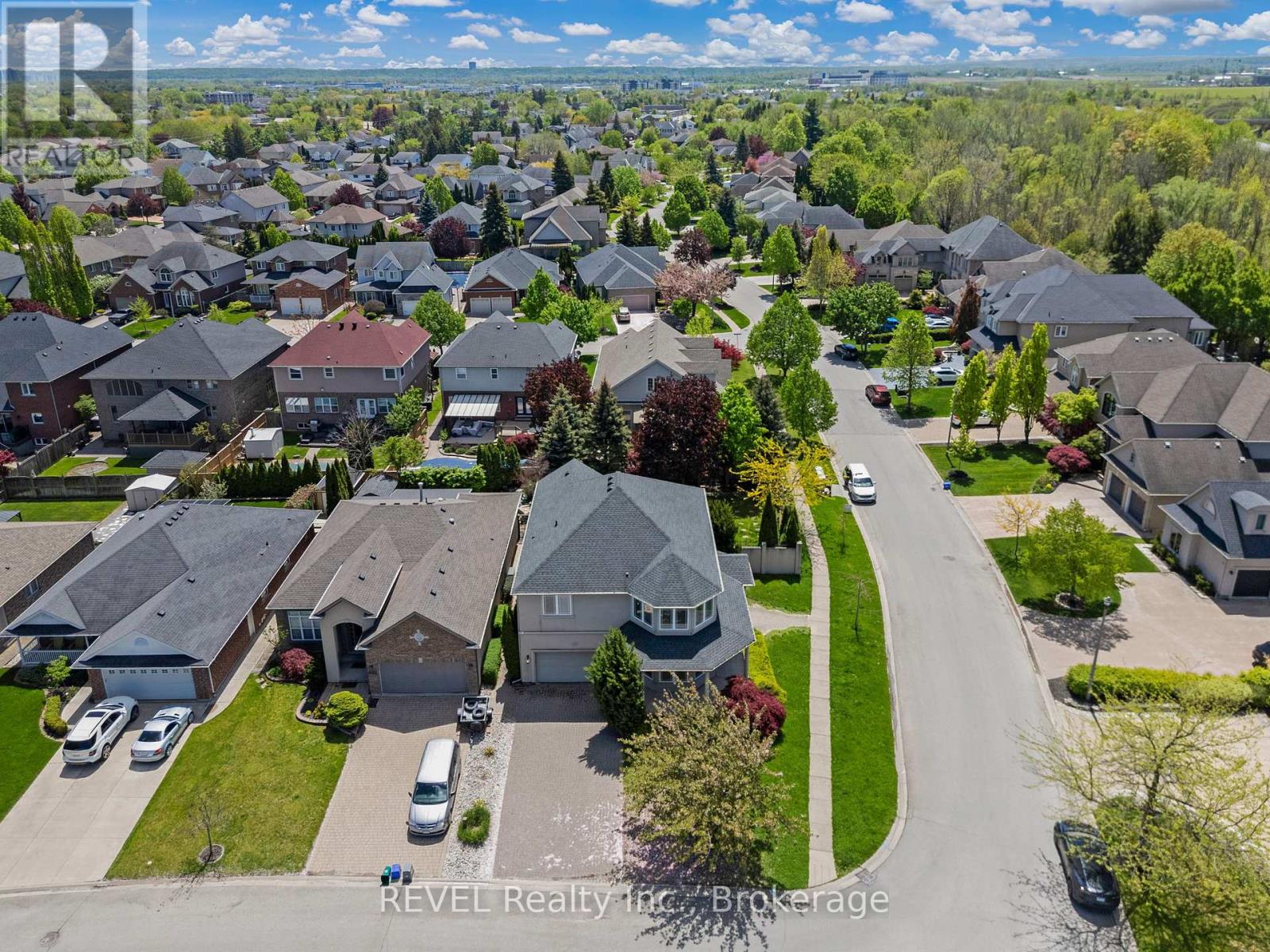 30 Maracay Way, St. Catharines, Ontario  L2W 1C4 - Photo 14 - X12424733