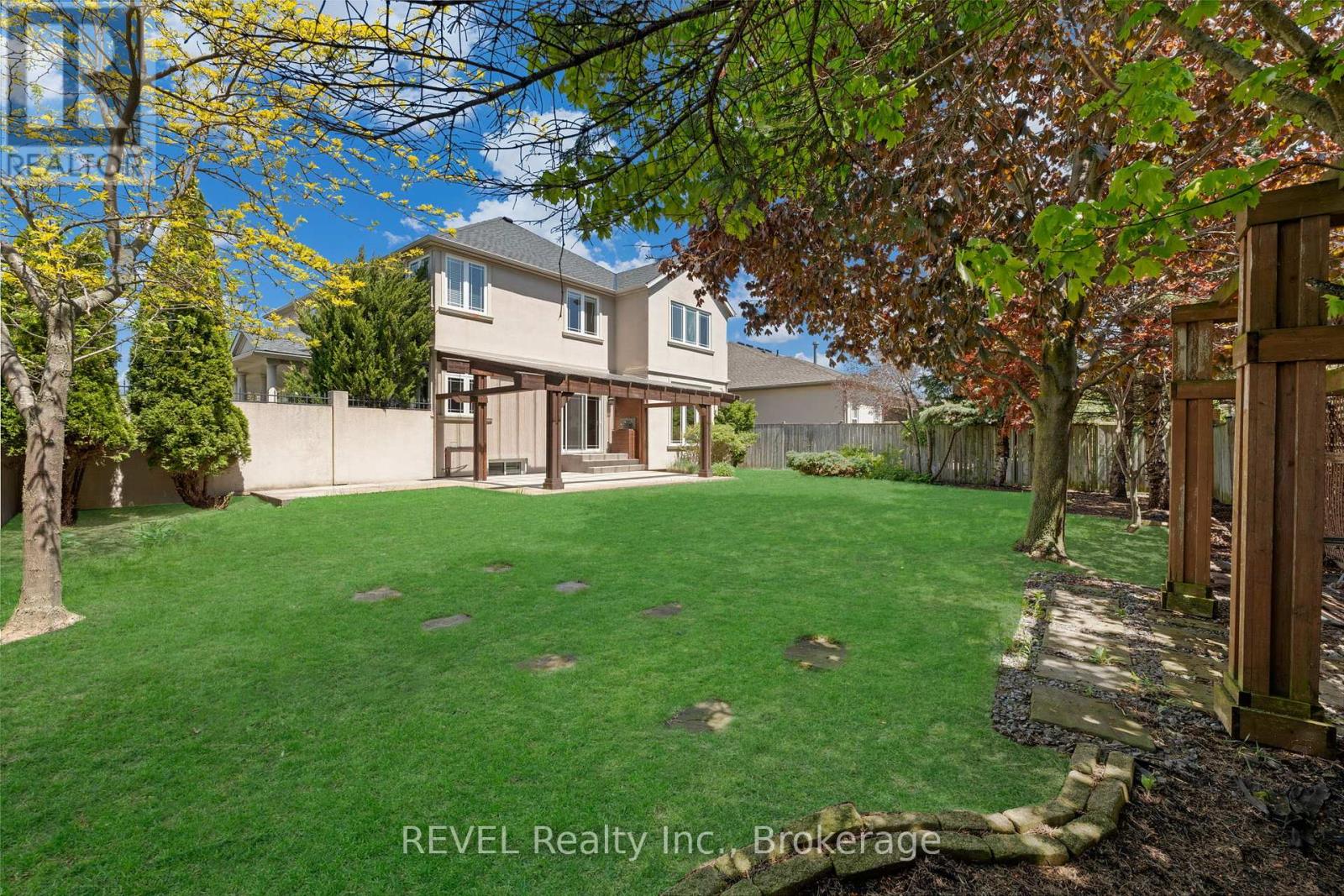 30 Maracay Way, St. Catharines, Ontario  L2W 1C4 - Photo 7 - X12424733