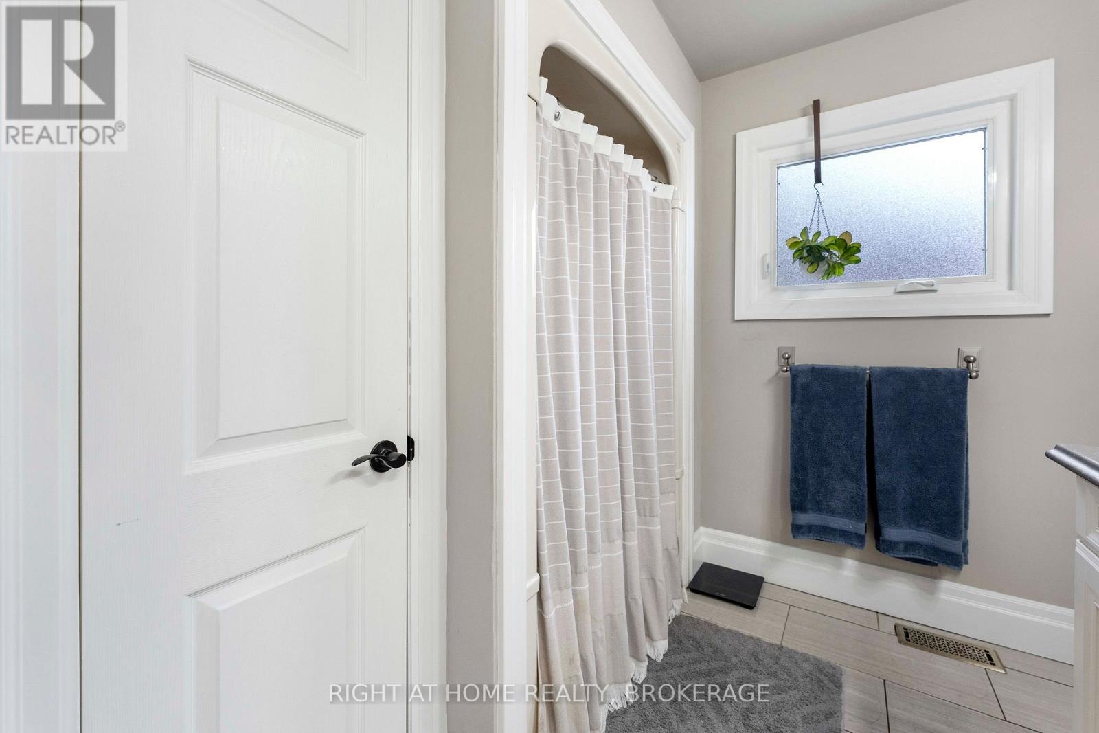 57 Metcalfe Street, Thorold, Ontario  L2V 3A2 - Photo 21 - X12424758
