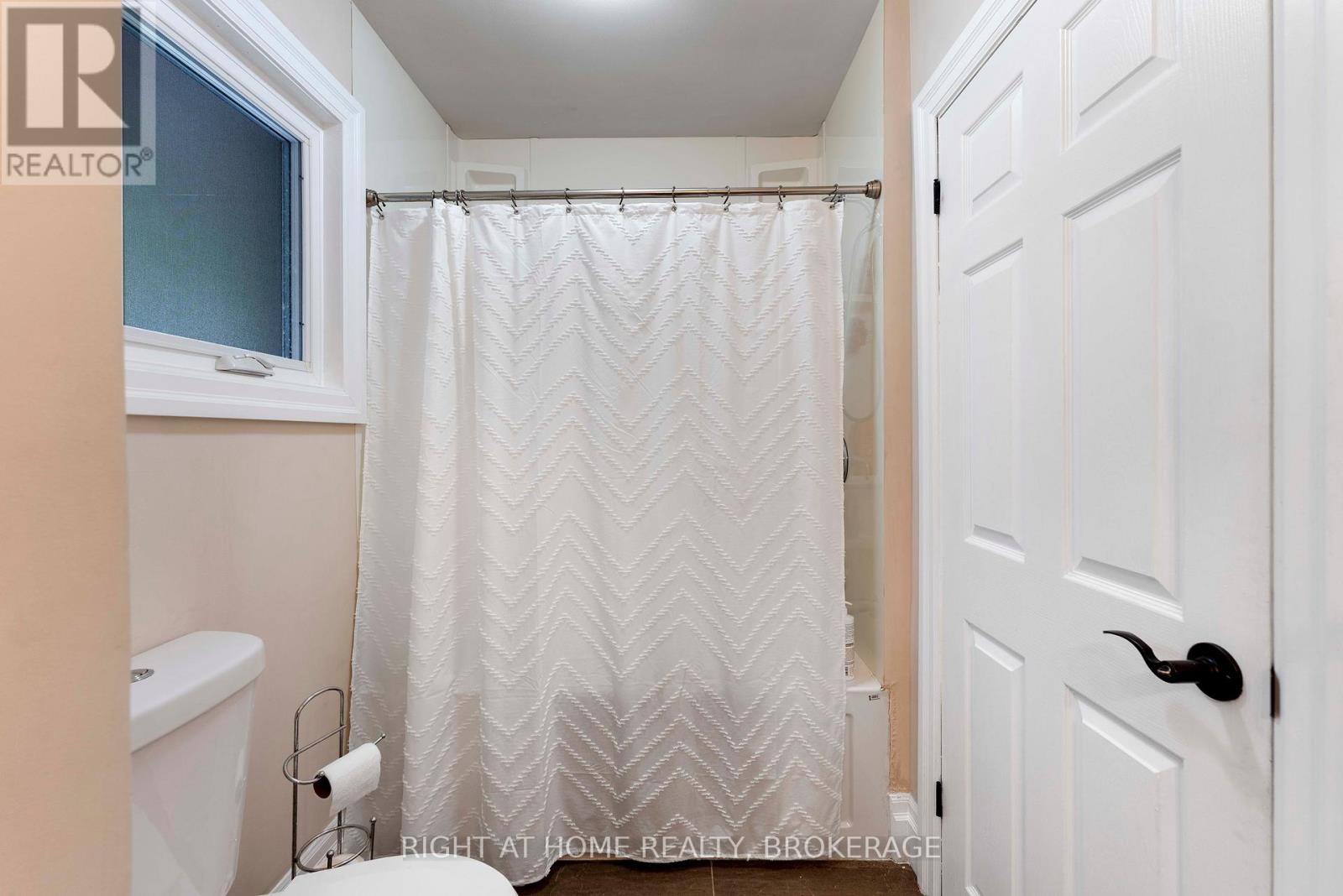 57 Metcalfe Street, Thorold, Ontario  L2V 3A2 - Photo 27 - X12424758