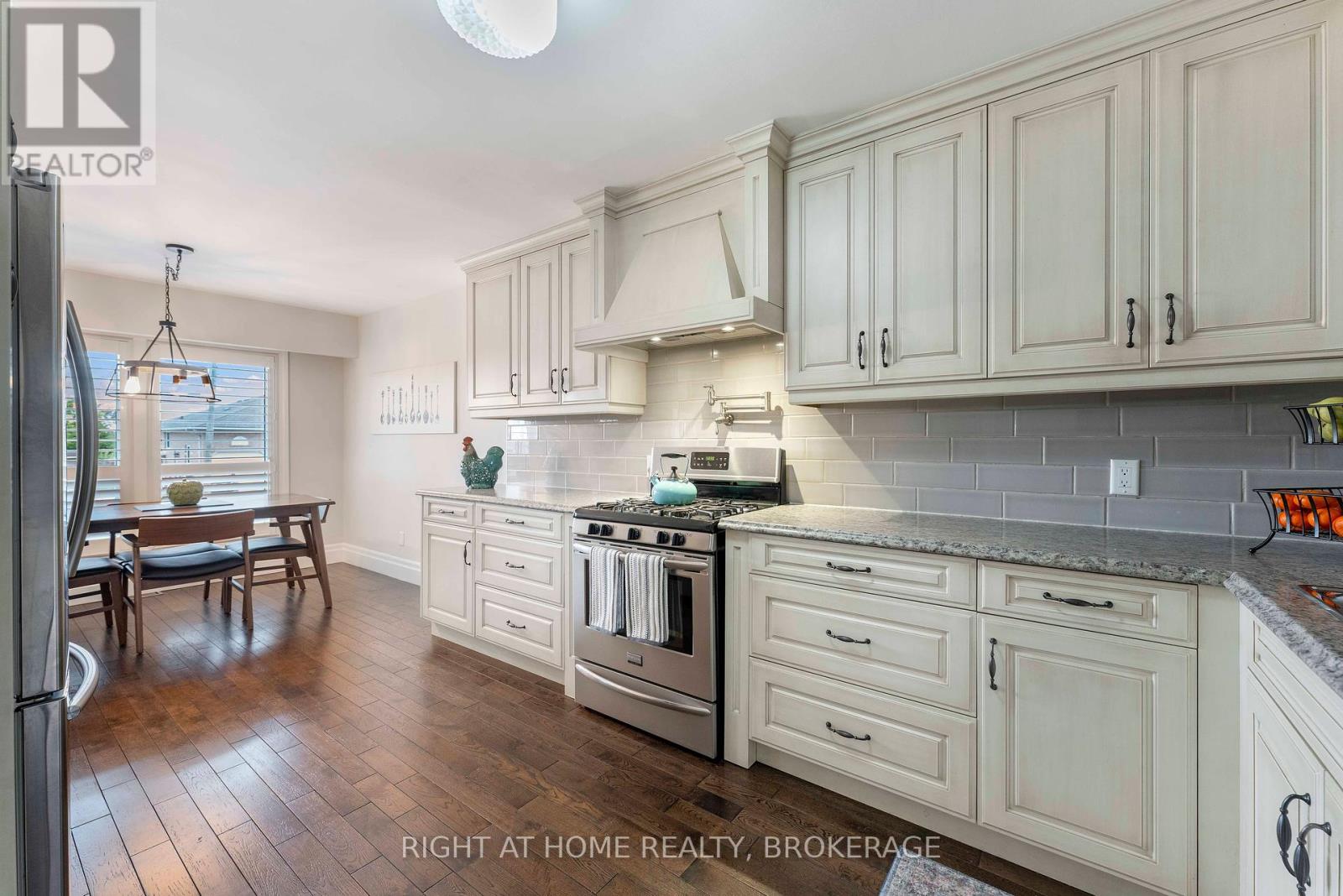 57 Metcalfe Street, Thorold, Ontario  L2V 3A2 - Photo 4 - X12424758
