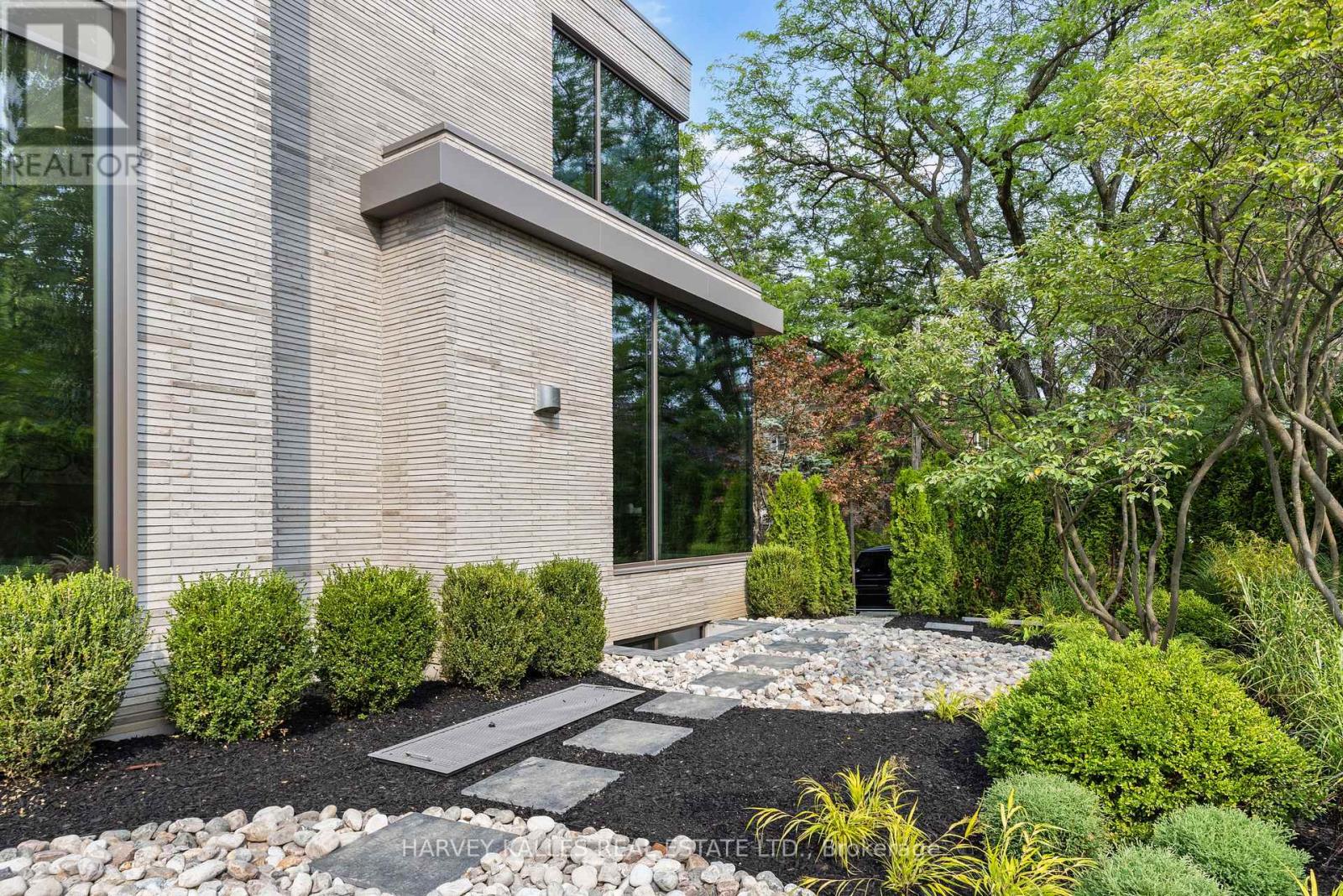 211 Dunvegan Road, Toronto (Forest Hill South), Ontario  M5P 2P3 - Photo 2 - C12424722