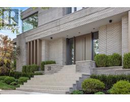 211 DUNVEGAN ROAD, Toronto, Ontario