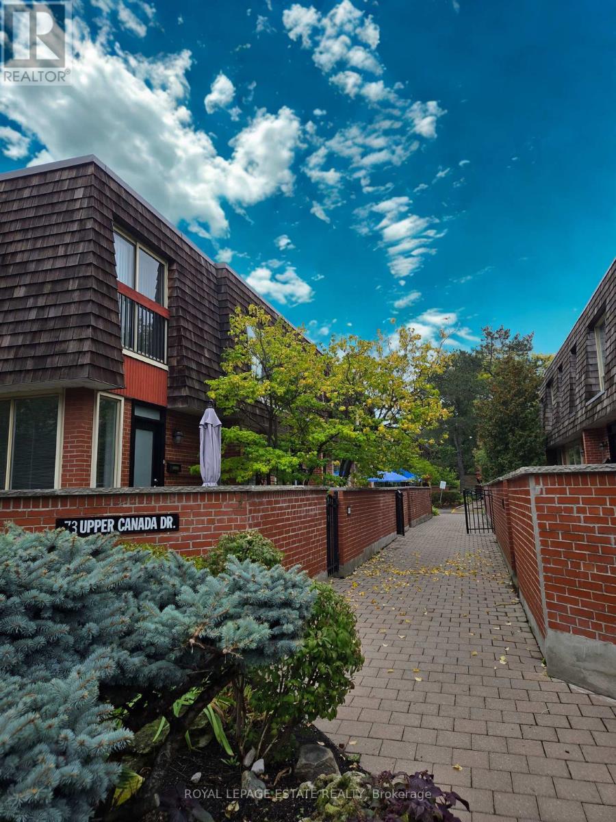 Th1 - 73 Upper Canada Drive, Toronto (St. Andrew-Windfields), Ontario  M2P 2A2 - Photo 2 - C12424747