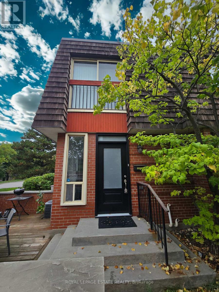 Th1 - 73 Upper Canada Drive, Toronto (St. Andrew-Windfields), Ontario  M2P 2A2 - Photo 3 - C12424747