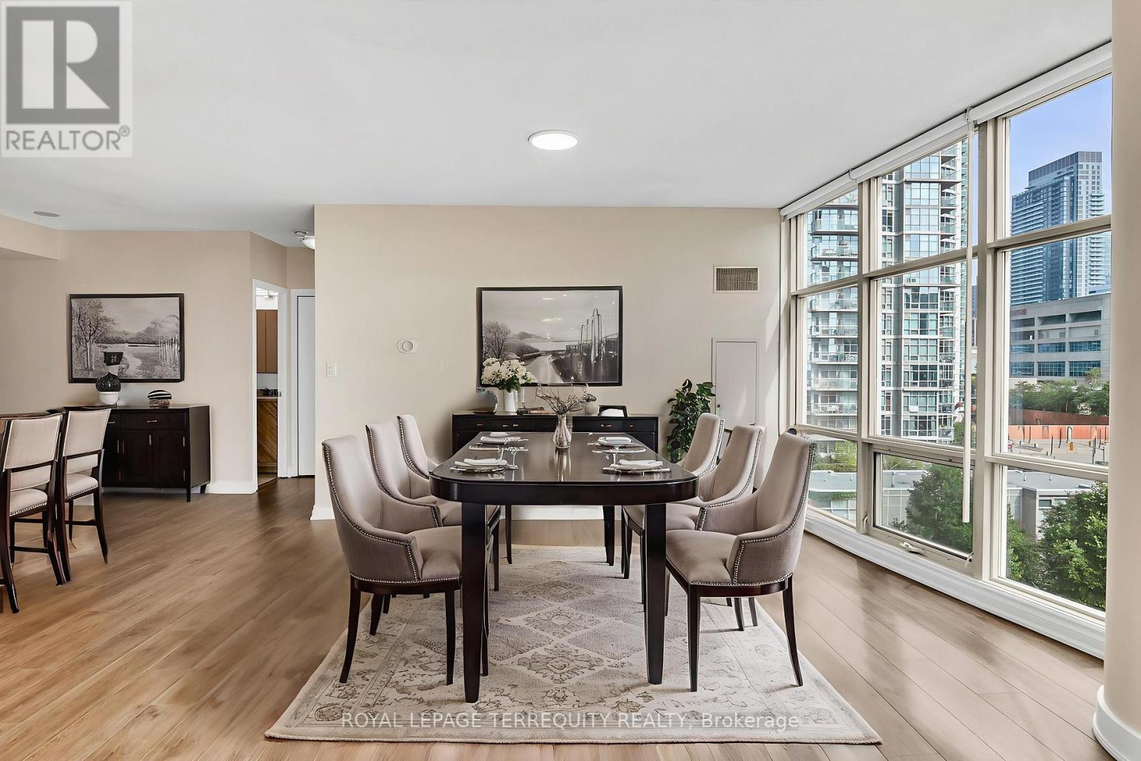 709 - 35 Mariner Terrace, Toronto (Waterfront Communities), Ontario  M5V 3V9 - Photo 10 - C12424748