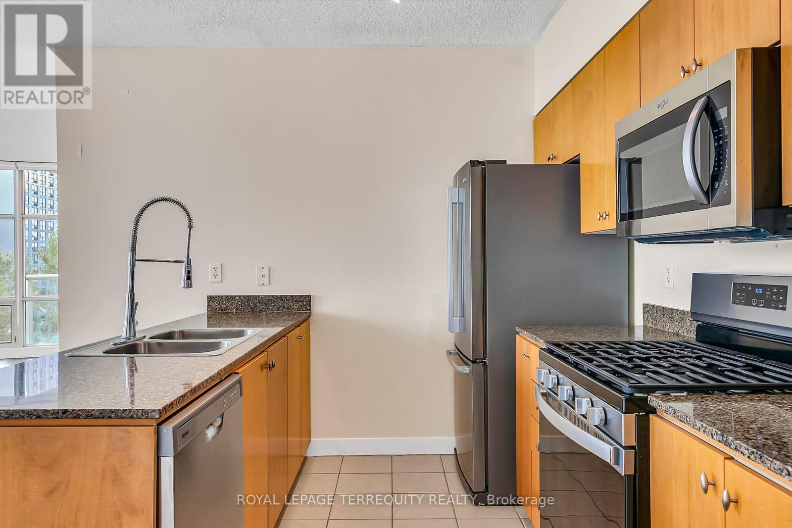 709 - 35 Mariner Terrace, Toronto (Waterfront Communities), Ontario  M5V 3V9 - Photo 13 - C12424748