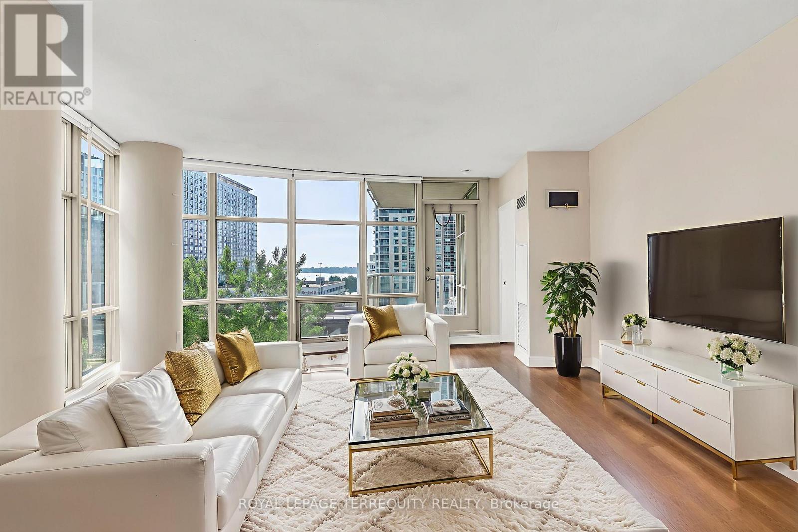 709 - 35 Mariner Terrace, Toronto (Waterfront Communities), Ontario  M5V 3V9 - Photo 4 - C12424748