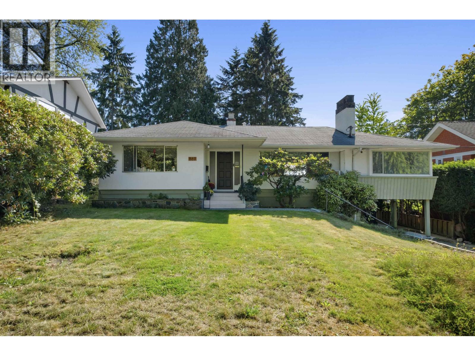 869 CLEMENTS AVENUE, North Vancouver, British Columbia