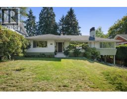 869 CLEMENTS AVENUE, North Vancouver, British Columbia