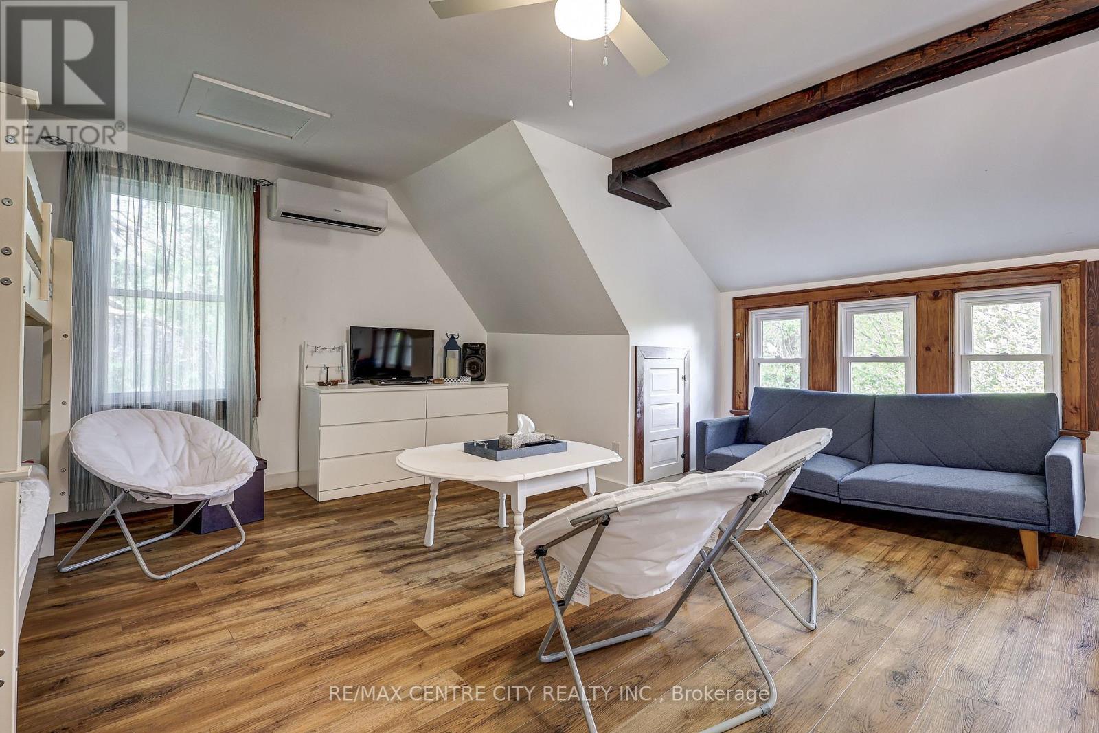 17374 Lakeshore Road, Chatham-Kent, Ontario  N0P 1X0 - Photo 34 - X12424817
