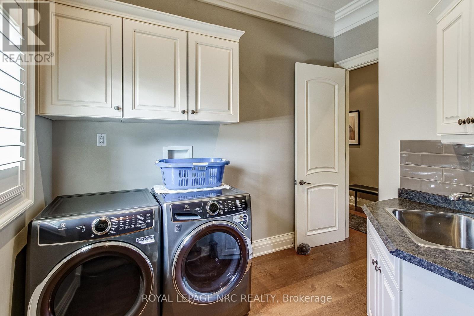 6725 Domenic Crescent, Niagara Falls, Ontario  L2J 4L5 - Photo 12 - X12298461