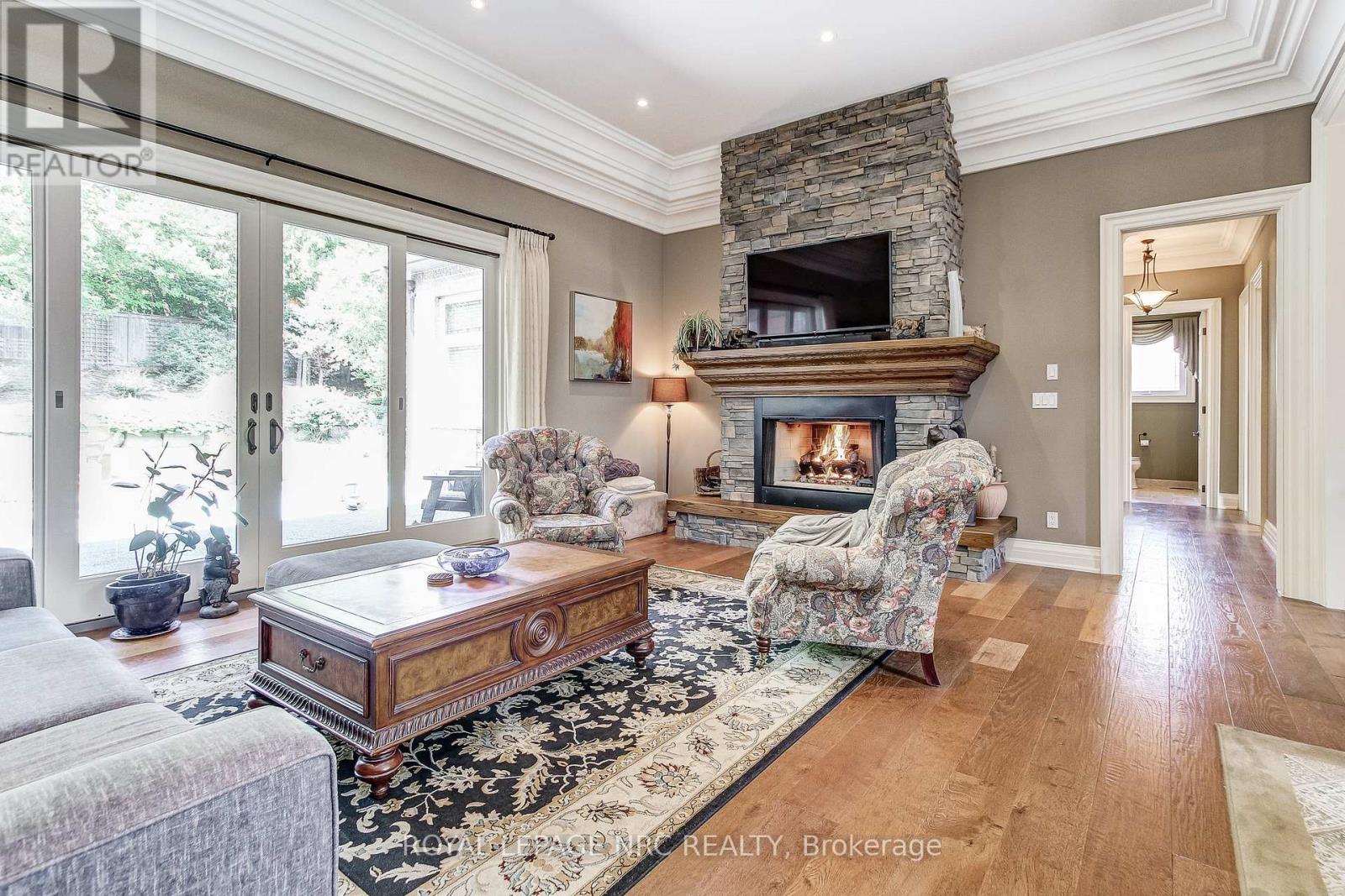 6725 Domenic Crescent, Niagara Falls, Ontario  L2J 4L5 - Photo 5 - X12298461