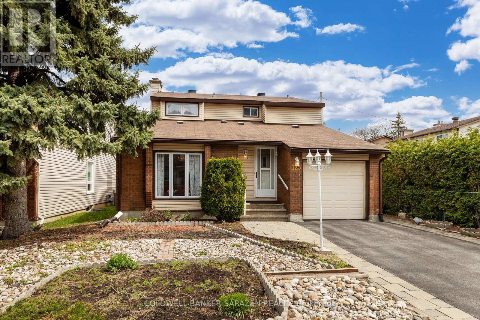 125 Lanark Avenue, Ottawa, Ontario  K1Z 8P6 - Photo 2 - X12121371