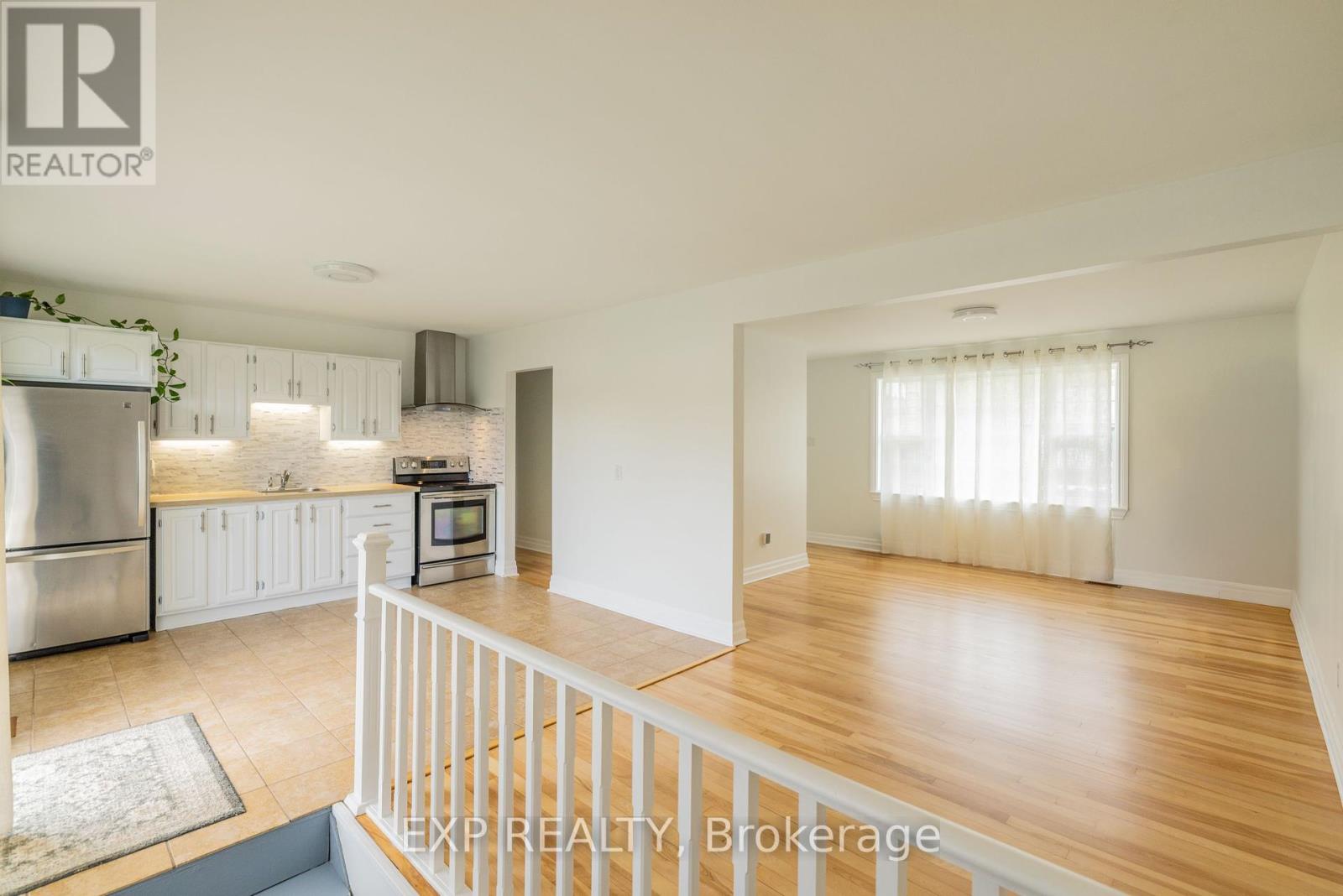 1954 Rosebella Avenue, Ottawa, Ontario  K1T 1G7 - Photo 5 - X12424860