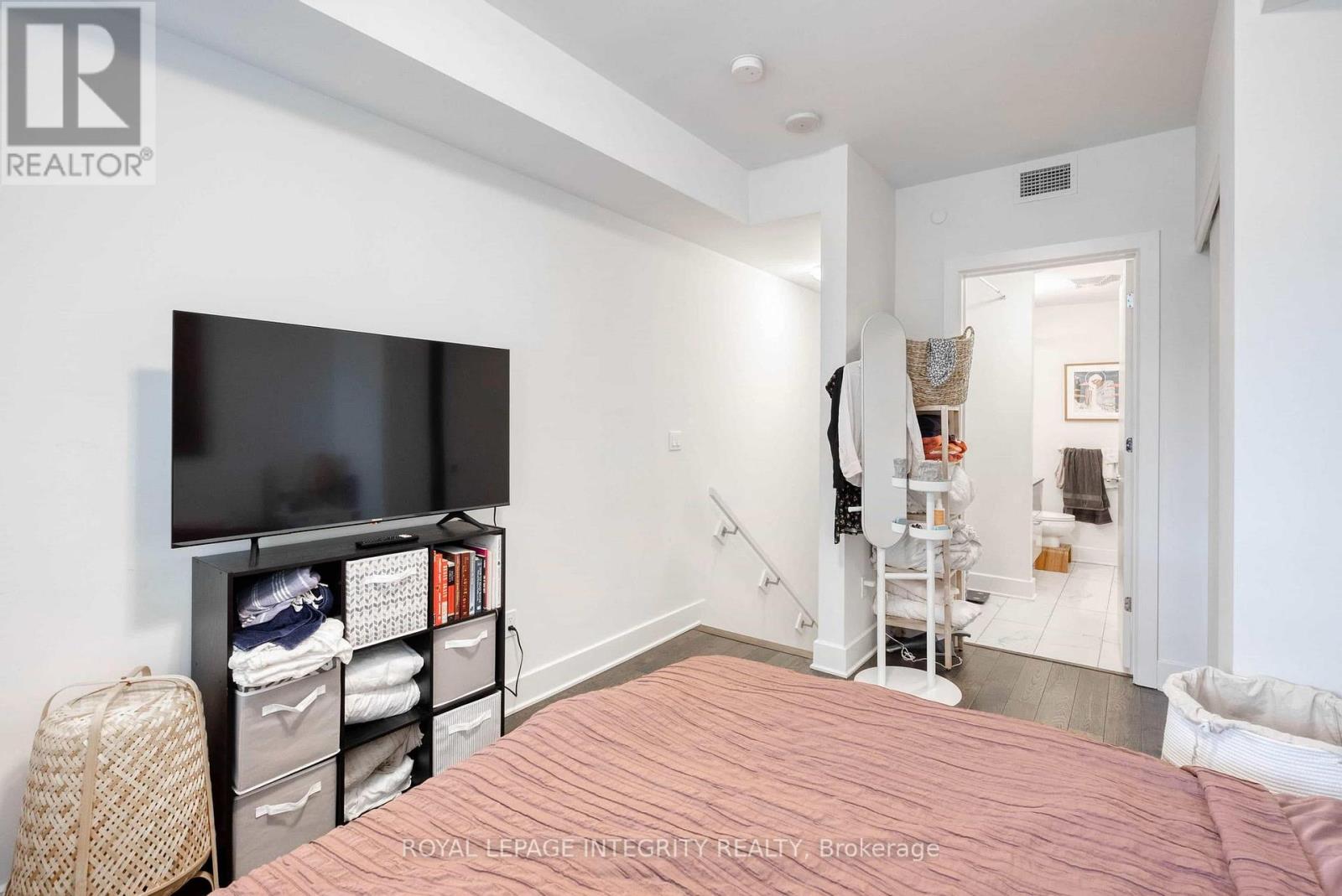 808 - 255 Bay Street, Ottawa, Ontario  K1R 0C5 - Photo 16 - X12424880