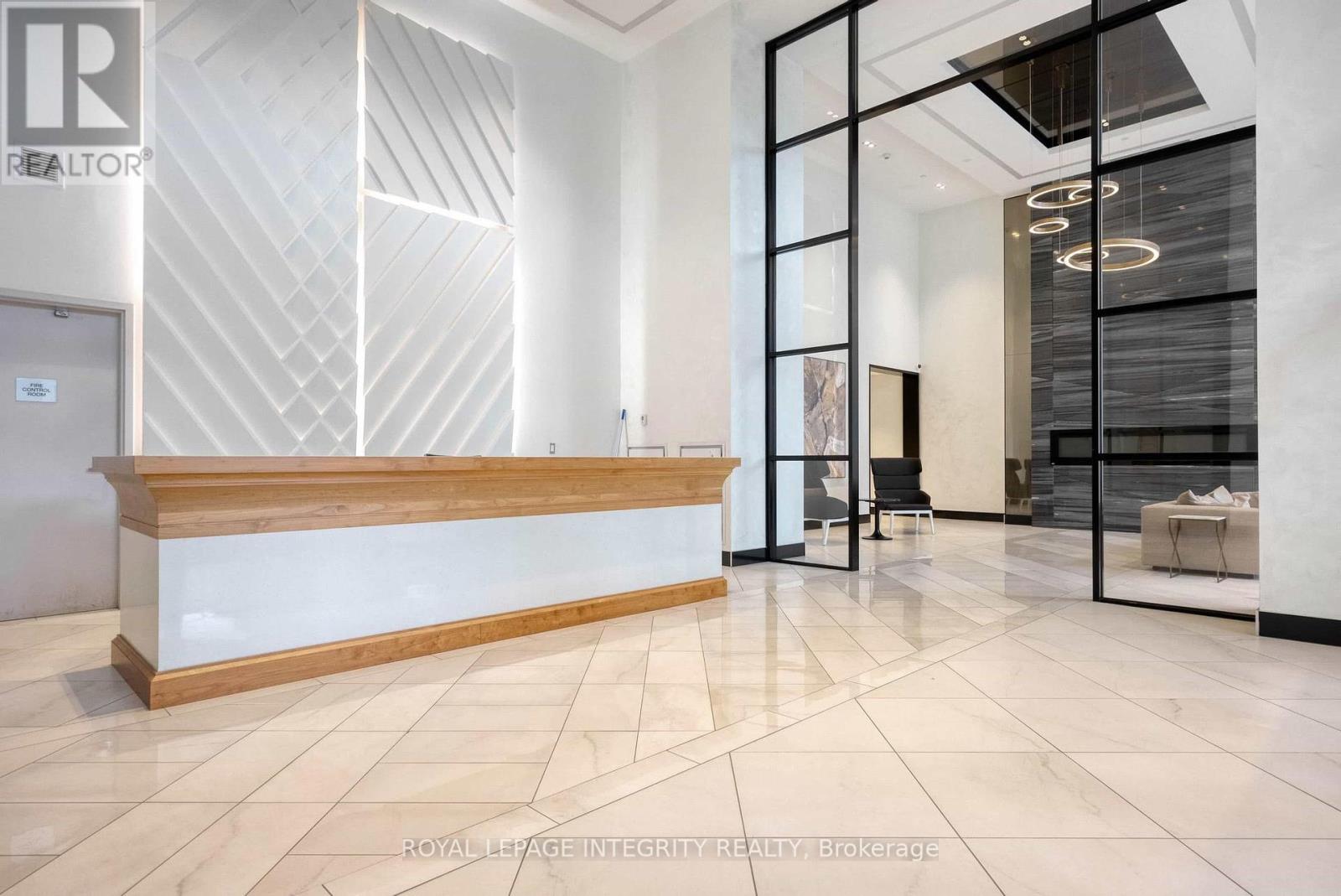 808 - 255 Bay Street, Ottawa, Ontario  K1R 0C5 - Photo 4 - X12424880