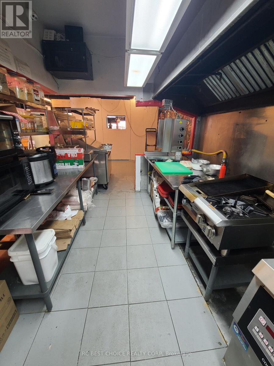 876 Browns Line, Toronto (Alderwood), Ontario  M8W 3W2 - Photo 7 - W12424749